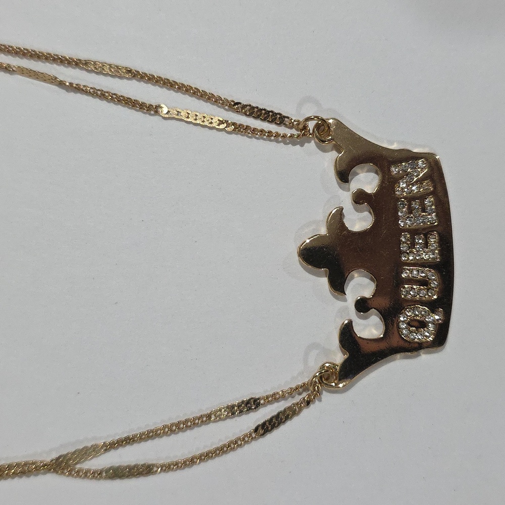 Gold Layered Necklace with Sparkling ‘Queen’ Crown Pendant – Statement Jewelry - Picture 3 of 8